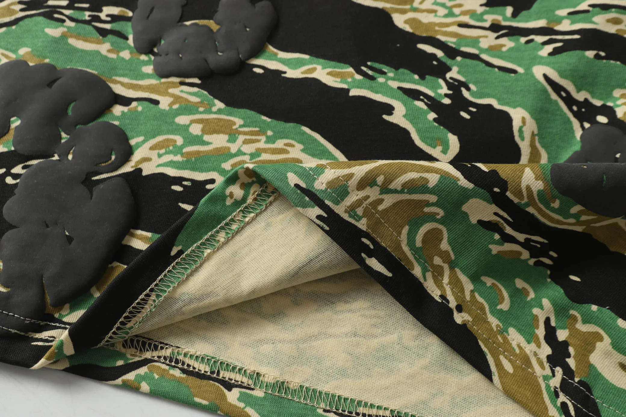208# DENIM TEARS Kapok European and American trendy brand high quality foam flocking camouflage printed short-sleeved suit Color Camouflage blue Camouflage powder Camouflage gray Camouflage apricot Camouflage green Size S-XL